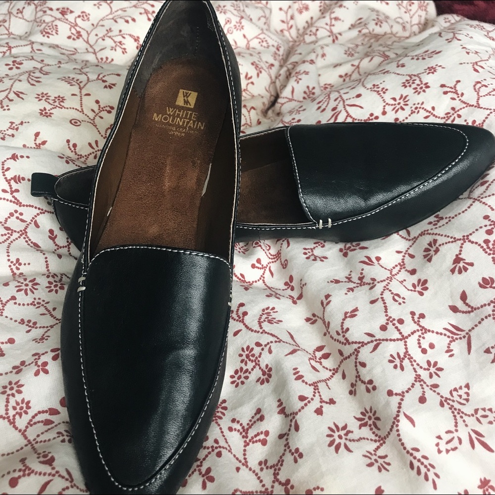 White mountain leather slip on